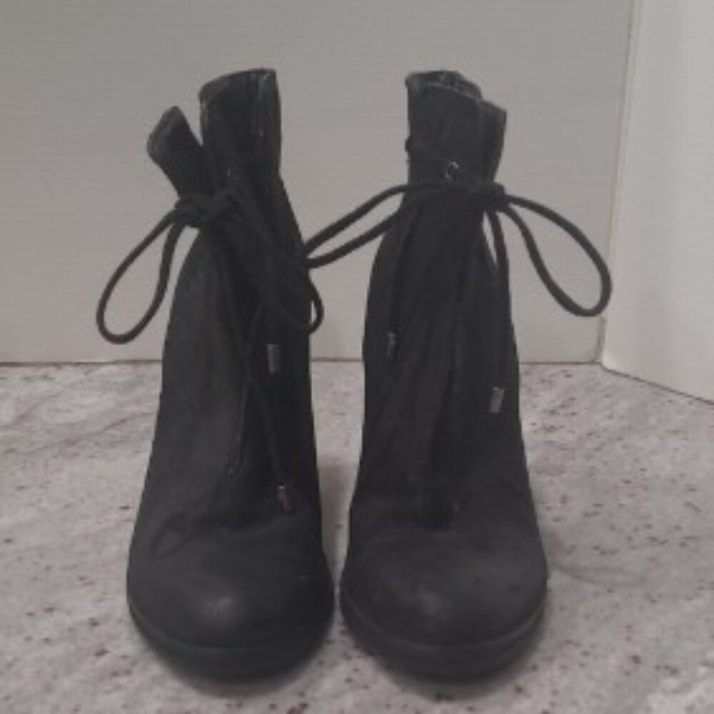 Very Volatile Los Angeles Black Suede Lace-Up Booties -‎ SZ 6.5